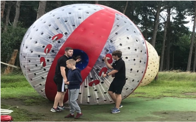  Experiencia Zorbing en Staffordshire 