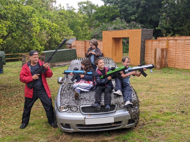 Disfruta de una sesión de laser tag
