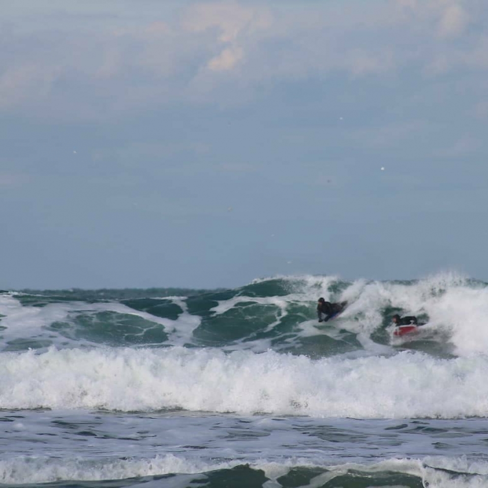 Olas desafiantes Olas desafiantes