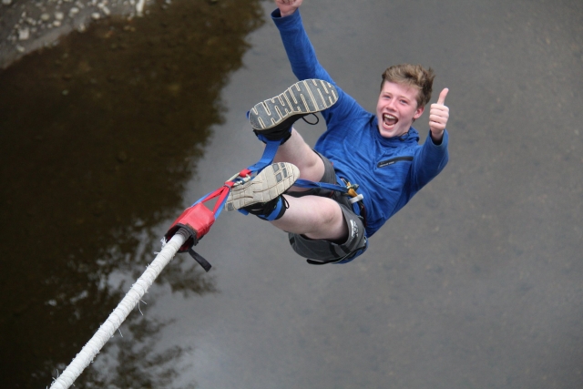  Diviértele con saltos de bungee 