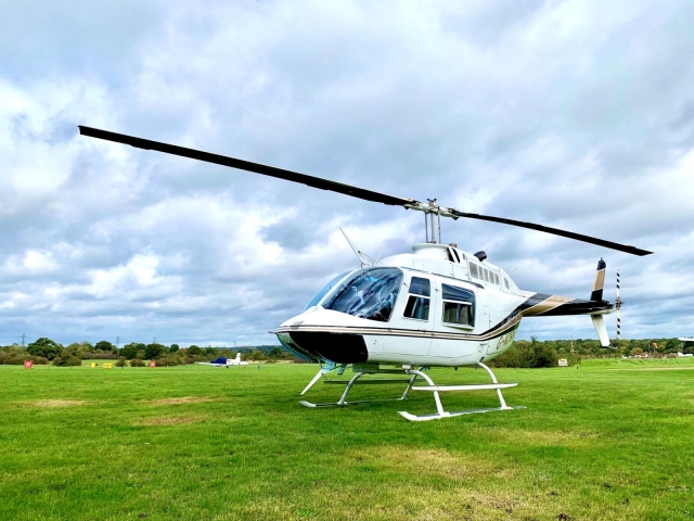  El Jet Ranger en el despegue 