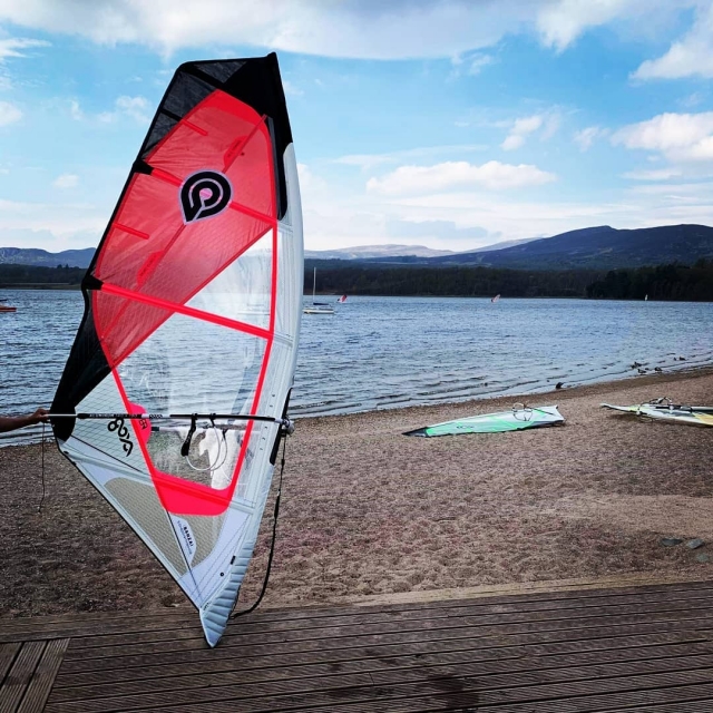  Aprende algunas habilidades de windsurf con nosotros 