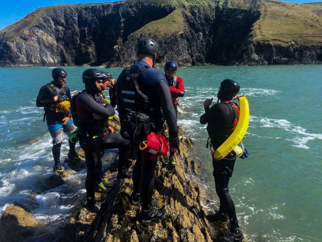  Explorando Moylegrove 