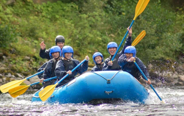  Rafting se tramarra de trabajo en equipo 