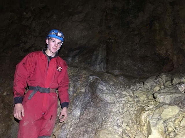  Explorar cueva escondidas 