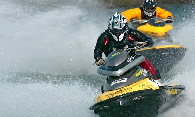  Adquiere algunas habilidades en motos de agua