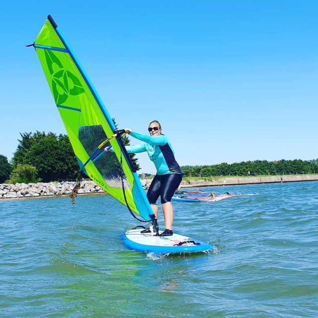 Curso de windsurf en la playa de Bracklesham duranle 2 horas