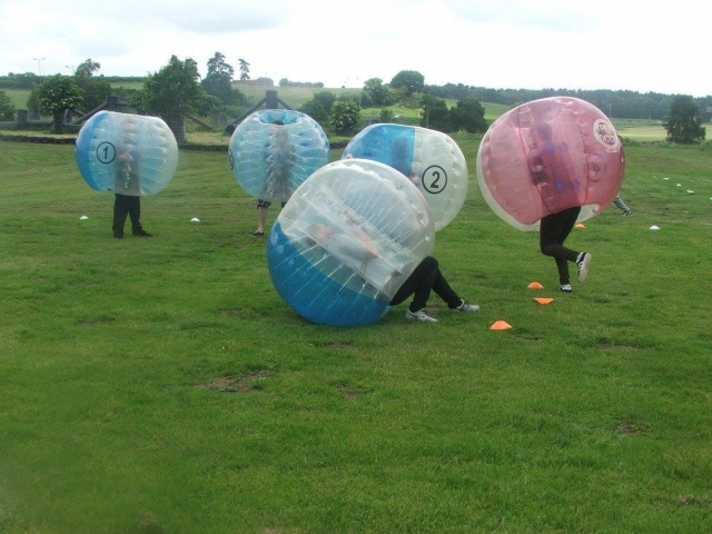  Los juegos de Zorbing son emocionantes 