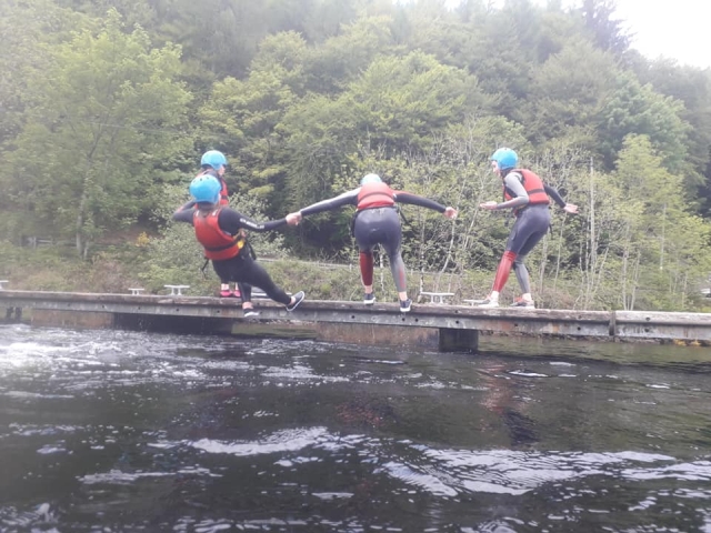  Caminando por el desfiladero en Great Glen 