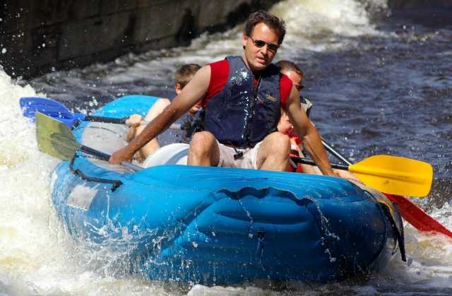 Rafting en familia en el río Garry 