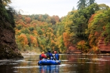 Rafting y salto desde acantilados en el río Findhorn 6h