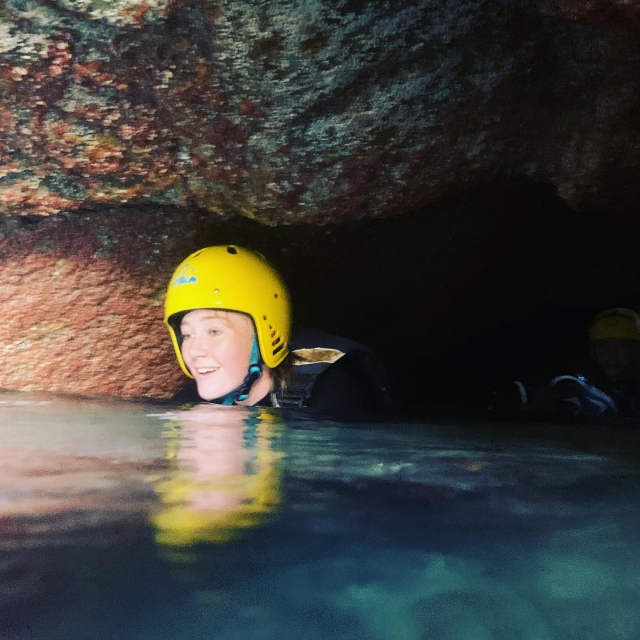  Explora cueva escondidas 