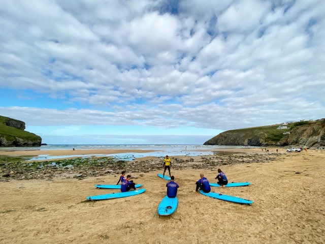 Sesión de surf en grupo 
