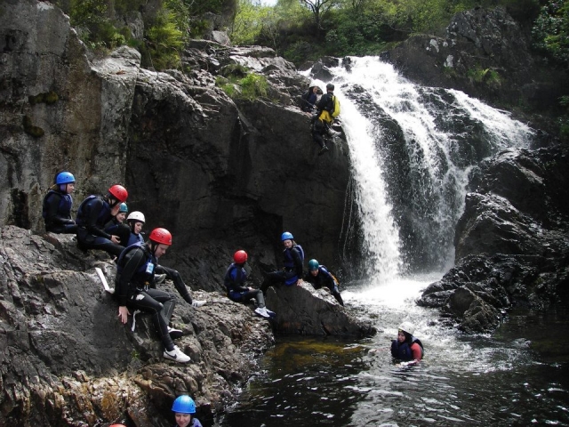 Reúne a tus amigos para disfrutar de una aventura de caminamarras por las gargantas 