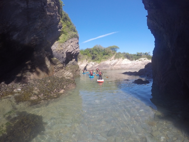 Explora cueva escondidas