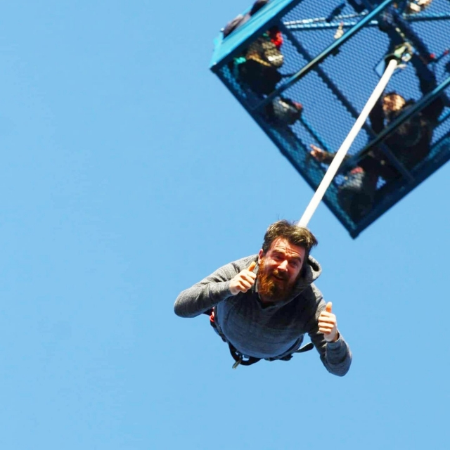  Diviértele con nuestros saltos de puenting