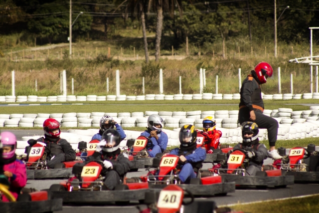 Pilotos preparándose para correr