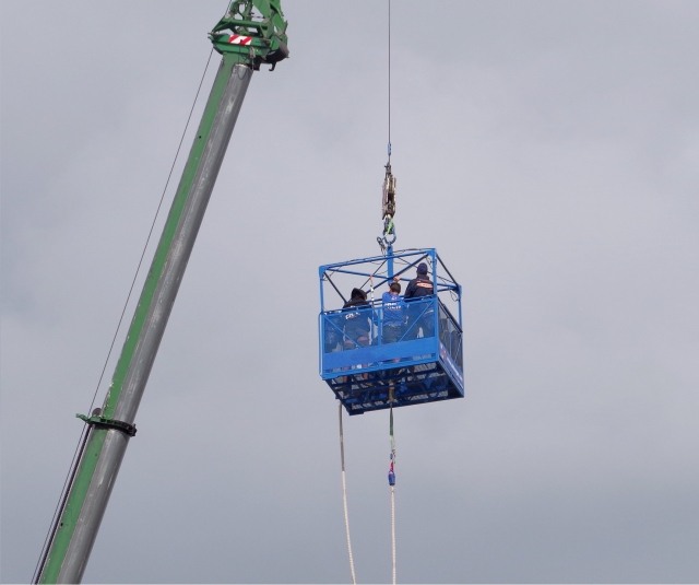  Diviértele con nuestros saltos de bungee 