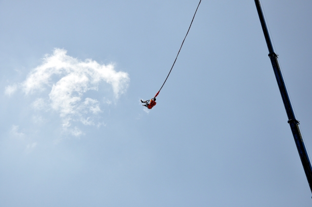 Disfruta de un solo salto en bungee 