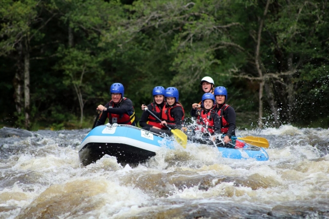  Divertidas sesiones de rafting en rápidos