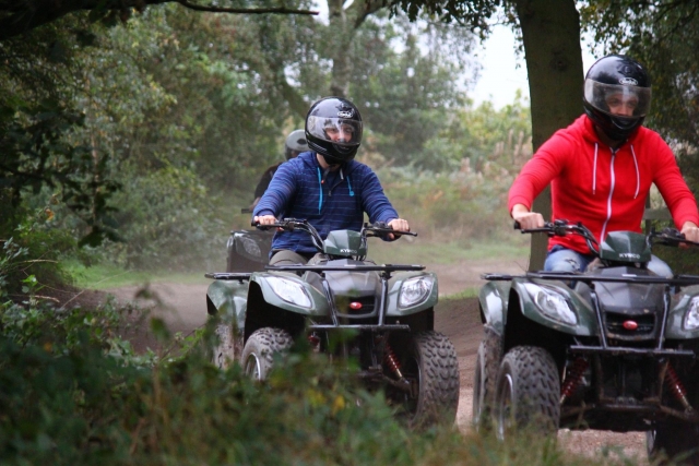Sube en nuestras cuatrimotos automáticas