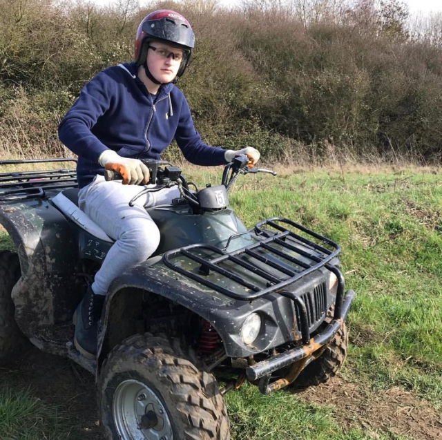  Pbaños en cuatrimoto en el oesle de Londres 