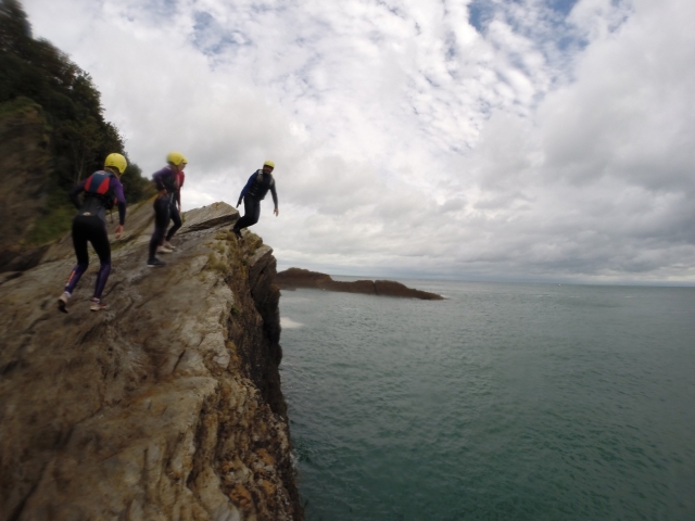 Saltar desde un acantilado