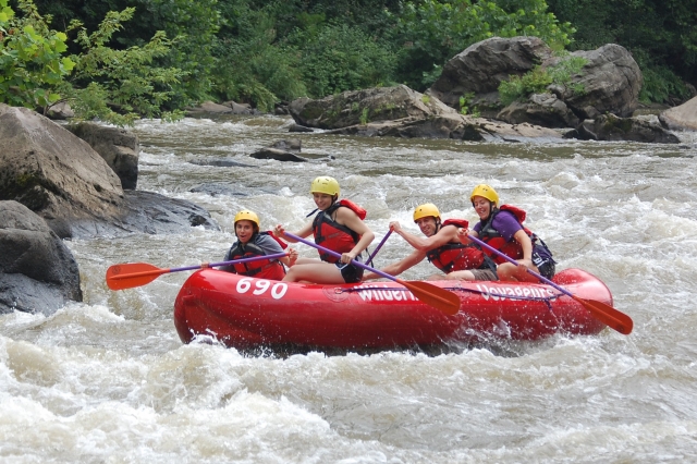 Aventura de rafting en rápidos