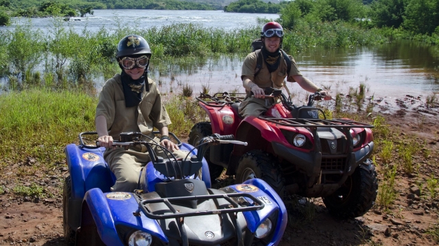  Disfrutando de una divertida sesión de cuatrimotos 