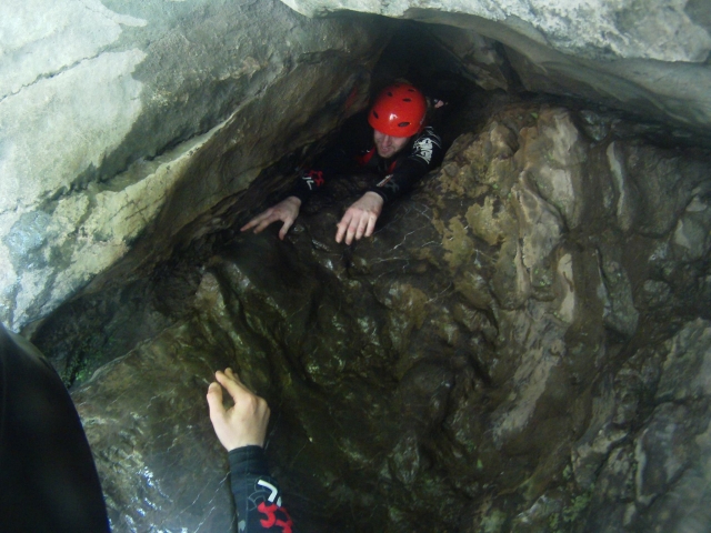  Espeleología debajo 