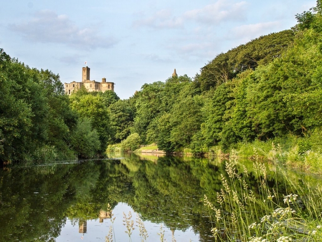  Castillo de Warkworth desde el agua