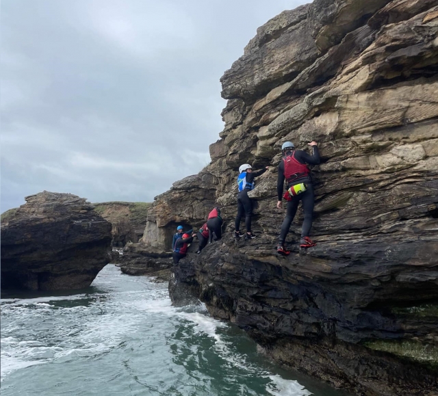 Disfruta de una divertida aventura de Coasteering