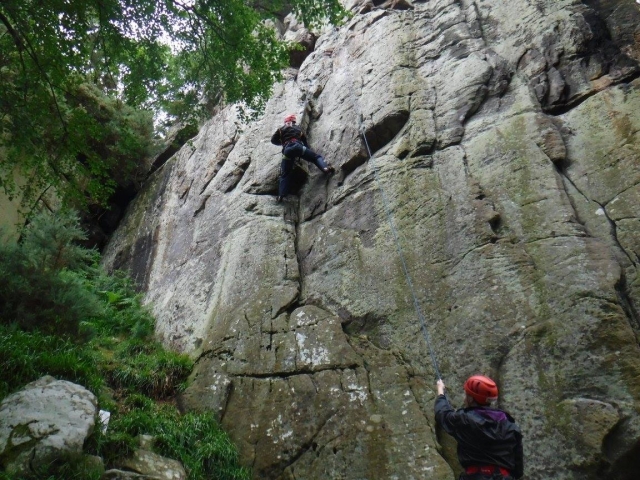  Disfruta escalando con tus amigos 