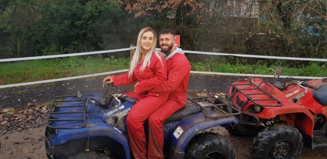  Sorprende a su pareja 