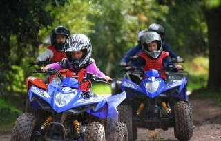 30 minutos en cuatrimoto para chavos en Farnsfield (+6)