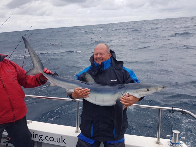  Viajes de pesca de día completo 