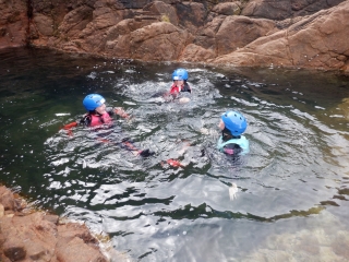 Coasteering relajado en Gorey para niños (+12) 2 horas