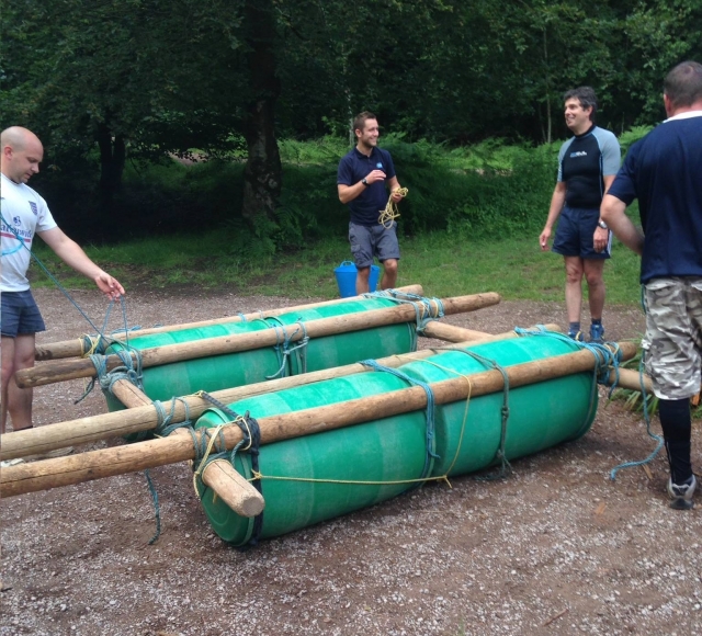 Actividades de construcción de balsas