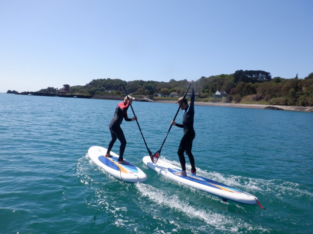 Un desafío divertido mientras hace SUP