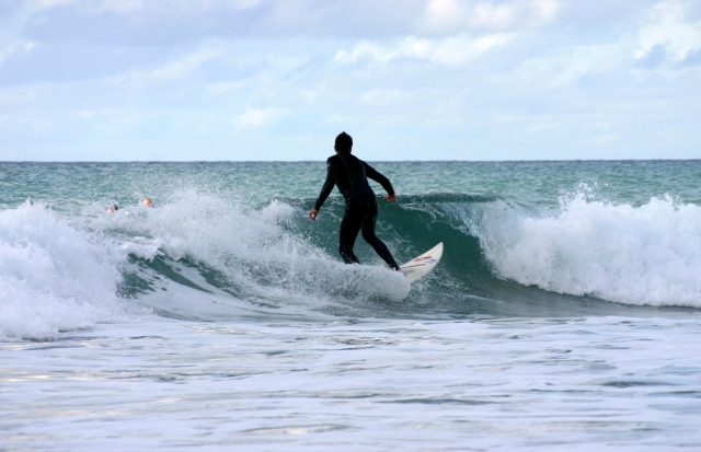  Subiendo olas en Devon 