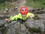 Sesión familiar de escalada de medio día en Yew Crag
