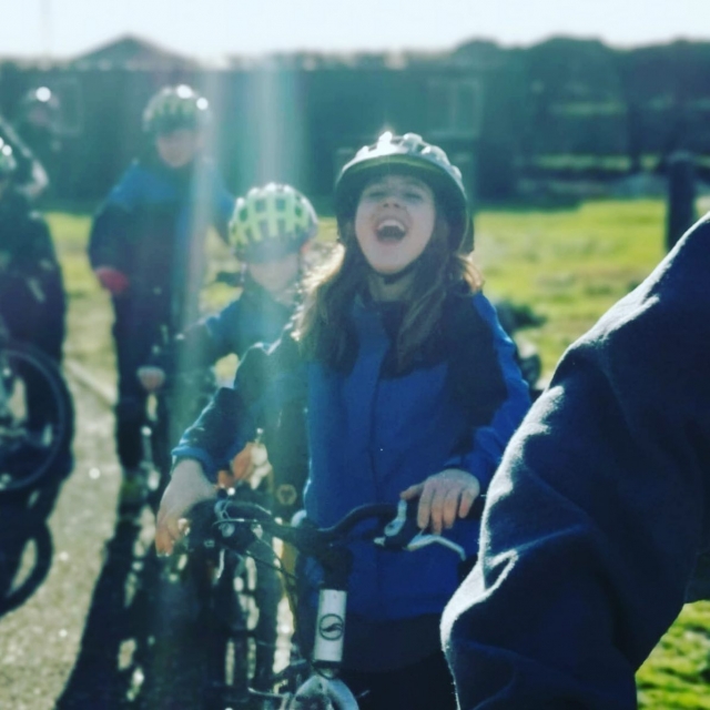  Sol, sonrisa y bicicleta 