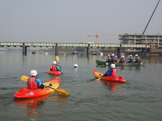  navegar en kayak es divertido 