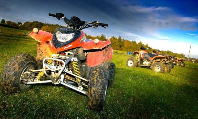  Los cuatrimotos se ensucian, usted le emocionas 