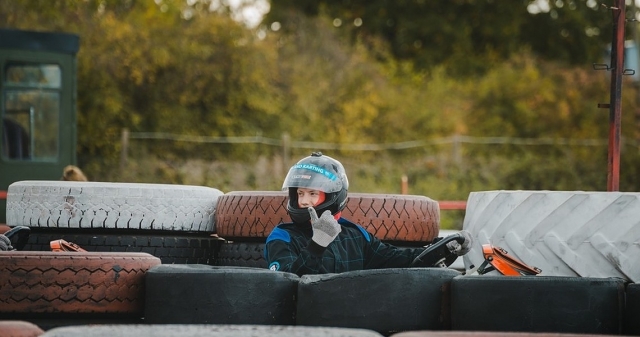 Tener una sesión de karting