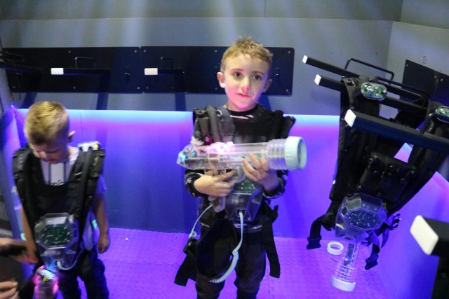  Los más pequeños también pueden disfrutar de un juego de laser tag 