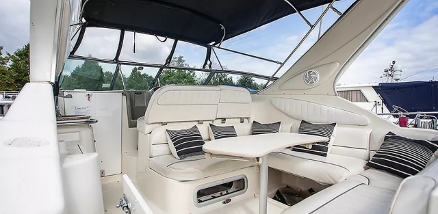 Contramarra uno de nuestros cruceros para pasar un maravilloso día al aire libre 