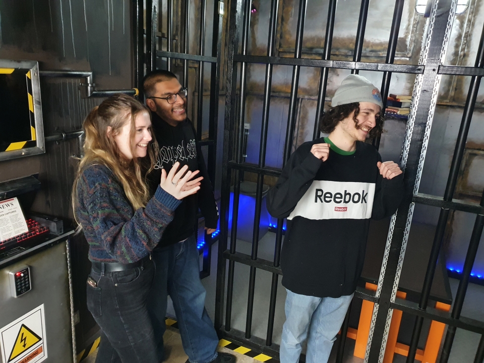 Disfruta de la emoción con tus amigos Disfruta de la emoción con tus amigos