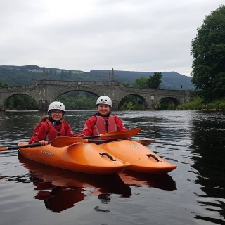 Kayak para niños de día completo (12-16 años) en el río Tay