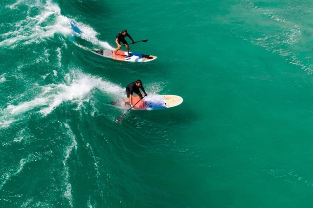 Disfruta de un paseo con amigos 